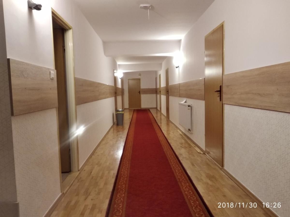 Отель Hotelik Krakowiak Ярослав-35